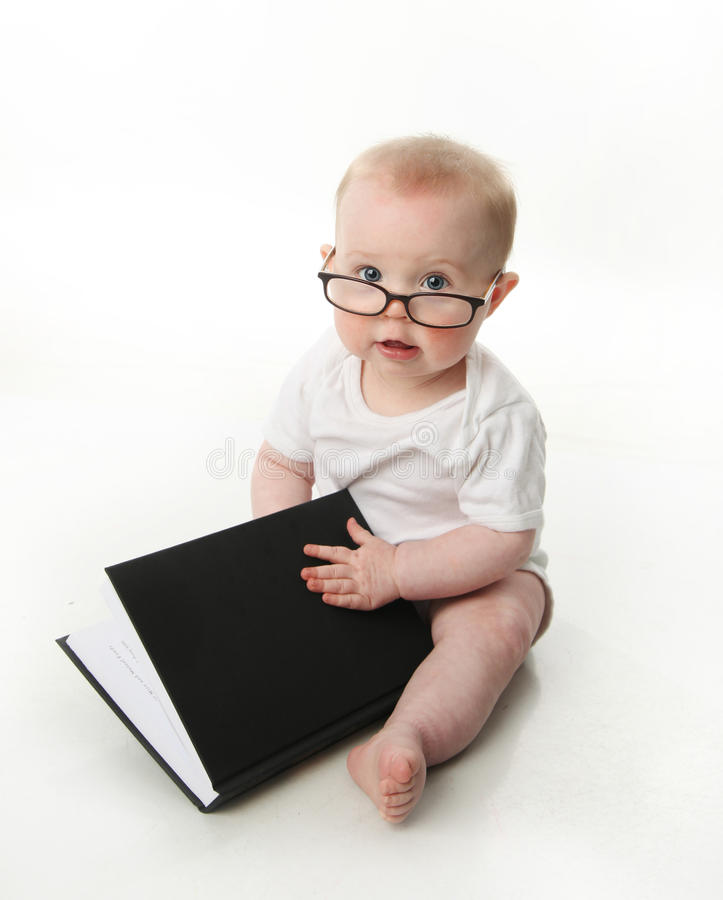 [تصویر:  baby_reading_wearing_glasses_18803525.jpg]