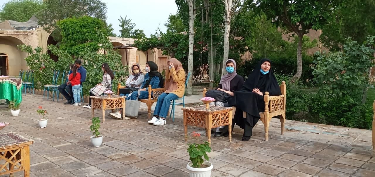 انجمن شعر و ادب قطب اقامتگاه بومگردی تهمینه