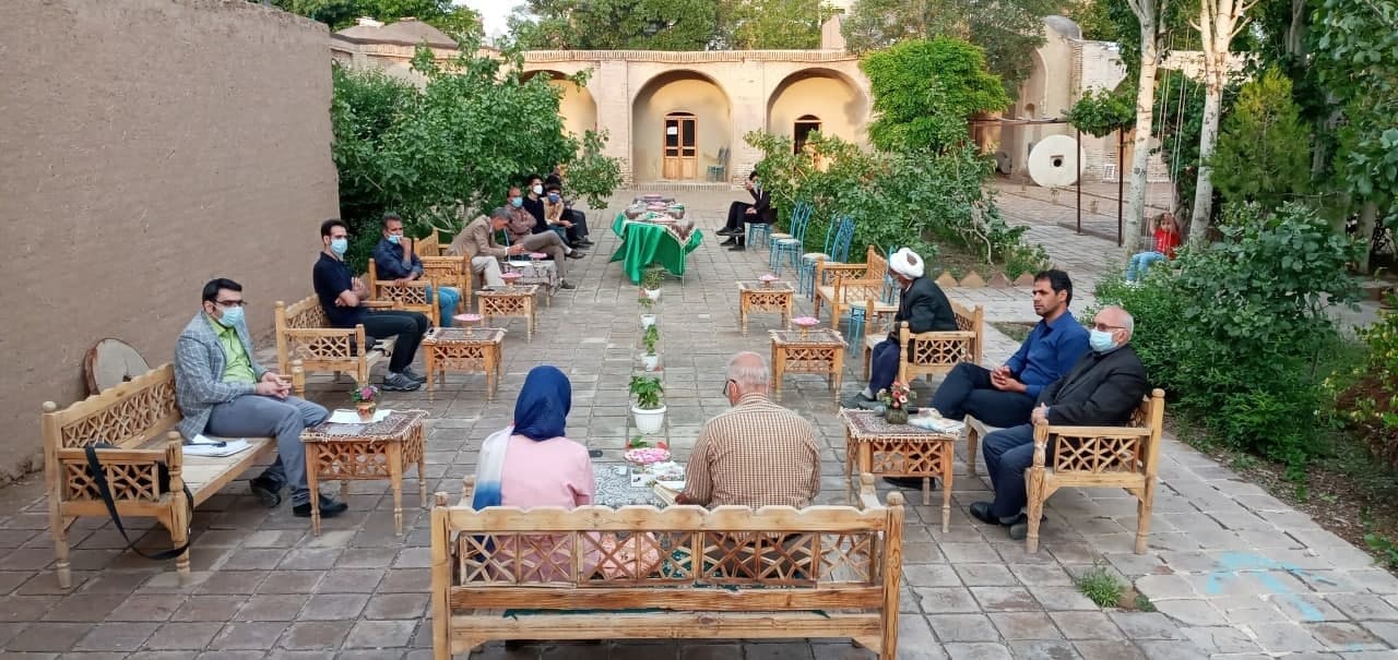 انجمن شعر و ادب قطب اقامتگاه بومگردی تهمینه