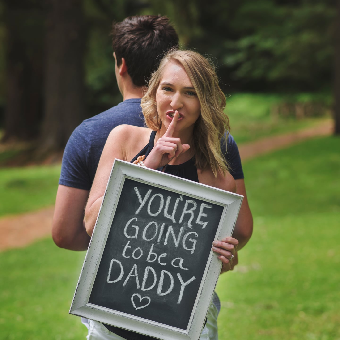 [تصویر:  Surprise_Chalkboard_Pregnancy_Announcement.jpg]