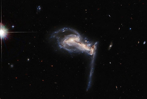 کهکشانی سه‌گانه از اطلس کهکشان‌های عجیب