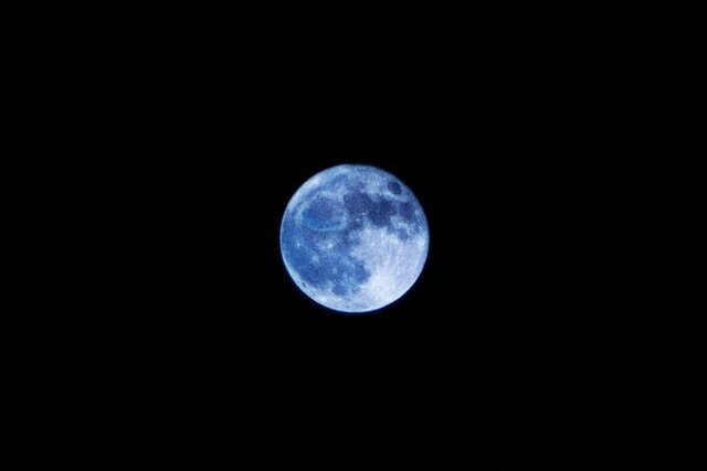 تماشای ماه آبی Blue Moon در کنار سیاره زحل و مشتری